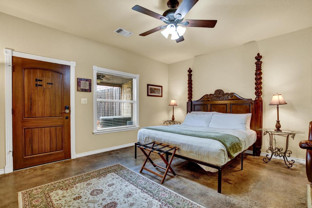 Romantic Oasis With Hot Tub Near Fred And Wineries! Fredericksburg Eksteriør bilde