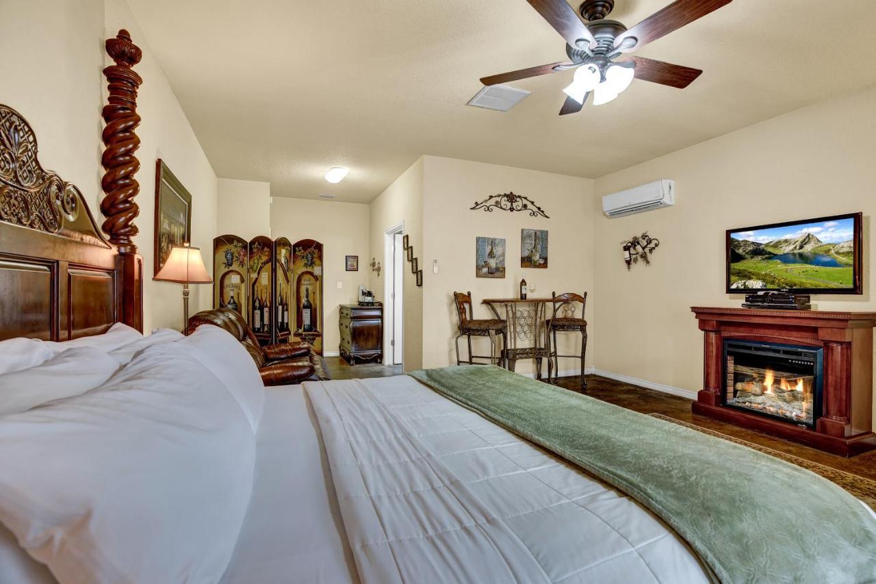 Romantic Oasis With Hot Tub Near Fred And Wineries! Fredericksburg Eksteriør bilde