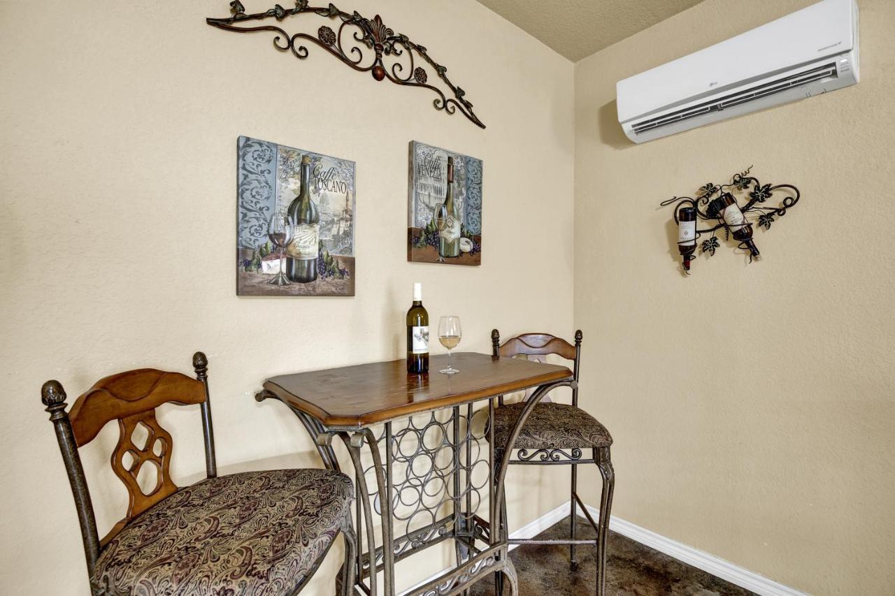 Romantic Oasis With Hot Tub Near Fred And Wineries! Fredericksburg Eksteriør bilde